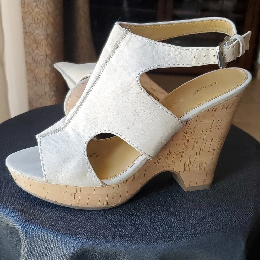 Sandals - Picture 1 of 4